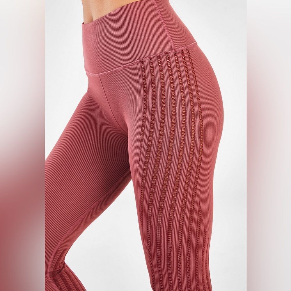 Fabletics High-Waisted Seamless Rib Legging, size M (dark rouge)
